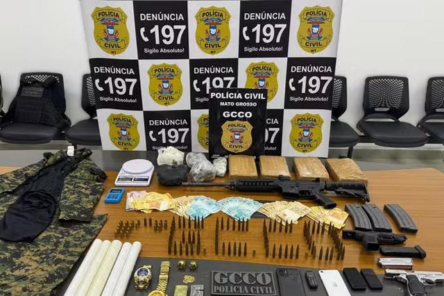Morador de condomínio em Cuiabá é preso com drogas e arsenal de armas de uso restrito