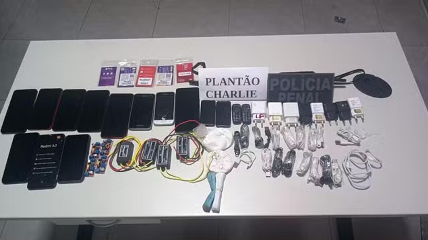 Polícia Penal apreende 23 celulares e equipamentos após varredura em presídios da capital