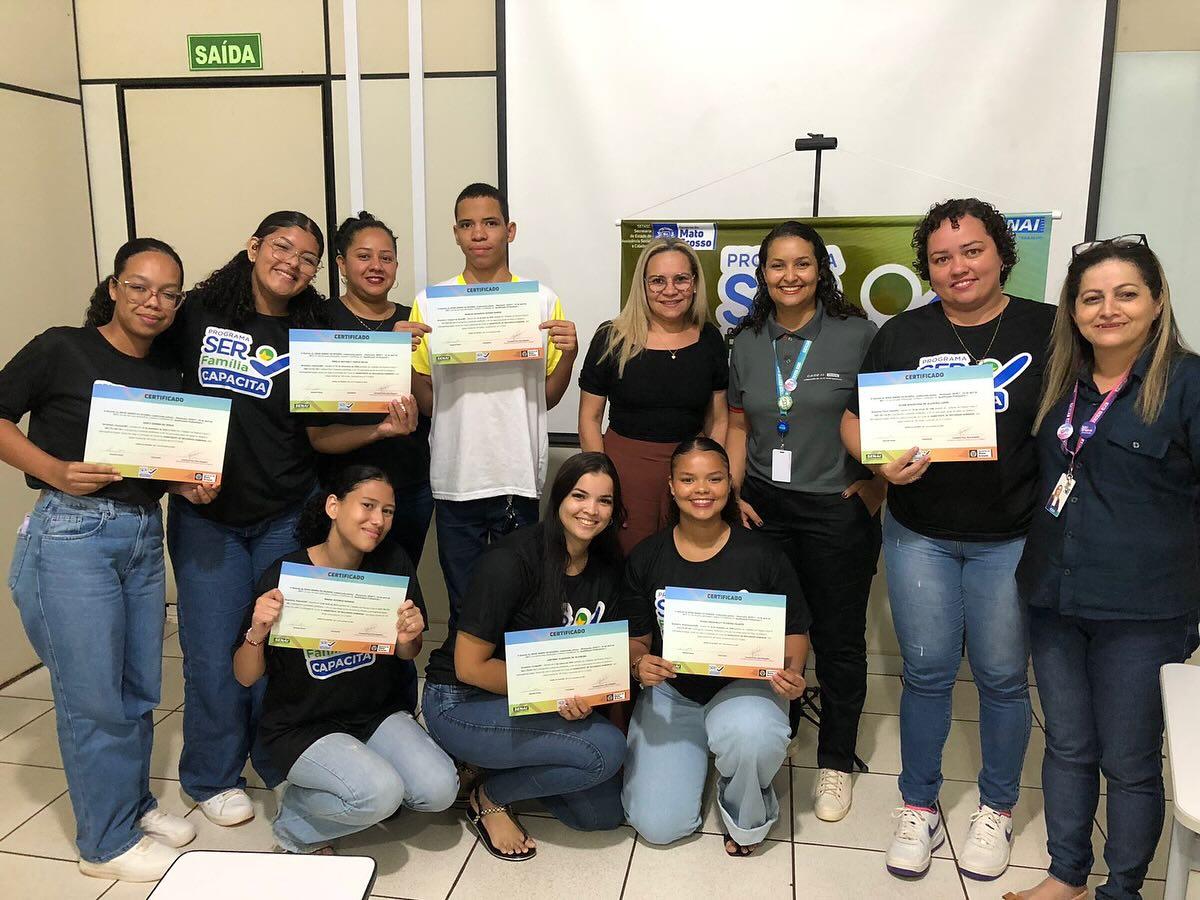 Entrega de certificados marca conclusão de Cursos profissionalizantes em Sapezal