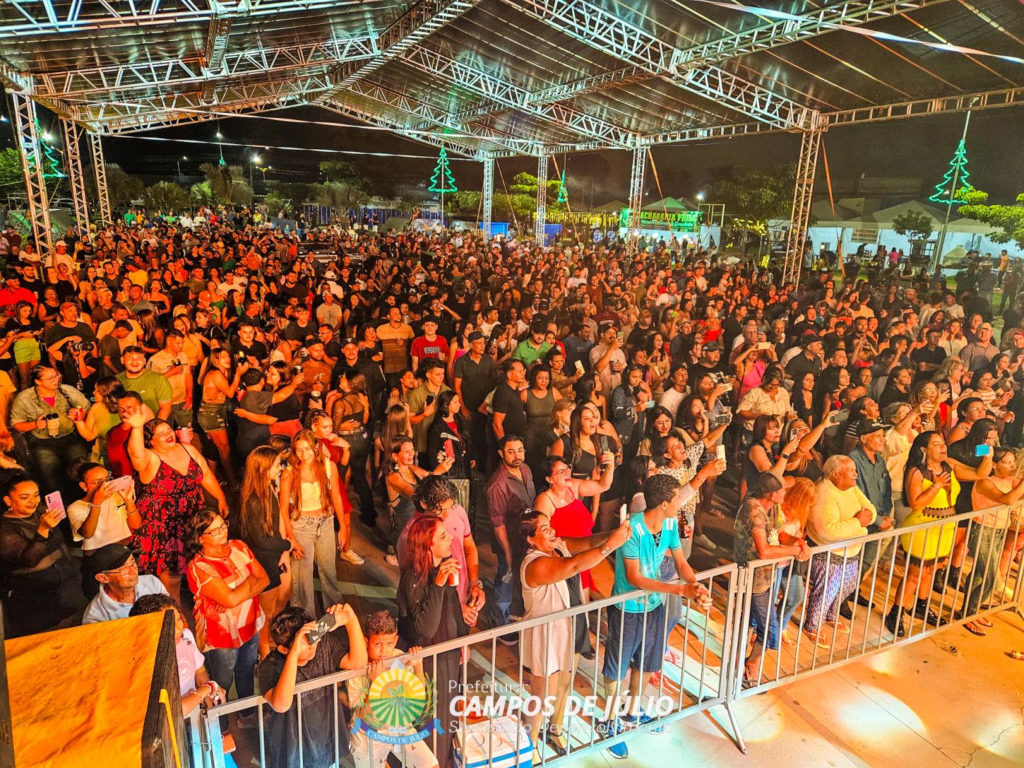 Campos de Júlio comemora a chegada de 2025 com grande programação festiva