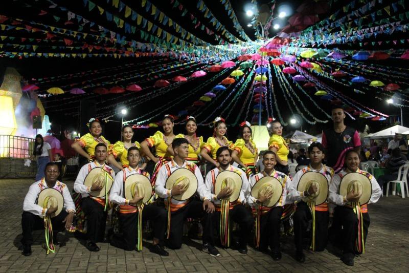 Espetáculo “Sapezal, Cantando e Dançando o Pantanal” integra programação cultural do Arraiá do Chapadão