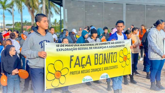 Secretaria de Assistência Social realiza caminhada de conscientização contra abuso infantil em Sapezal