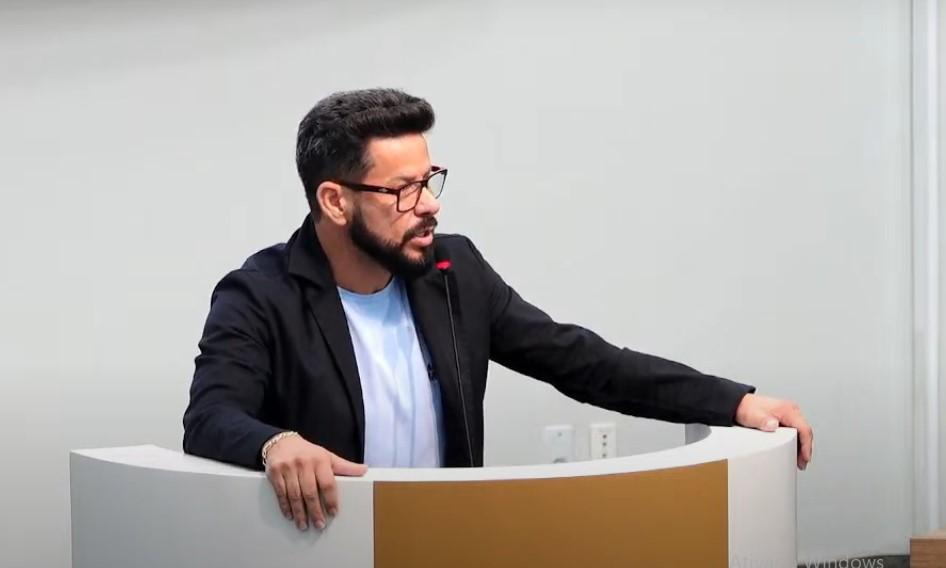 “Vice-prefeito é cargo que poderia ser extinto”, afirma vereador ao questionar função do cargo