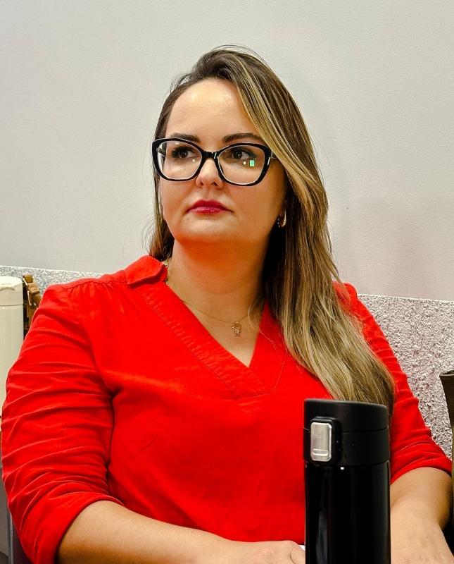 Secretária de Finanças de Sapezal nega desentendimento que teria resultado na saída de Láercio Araújo da secretaria de Administração