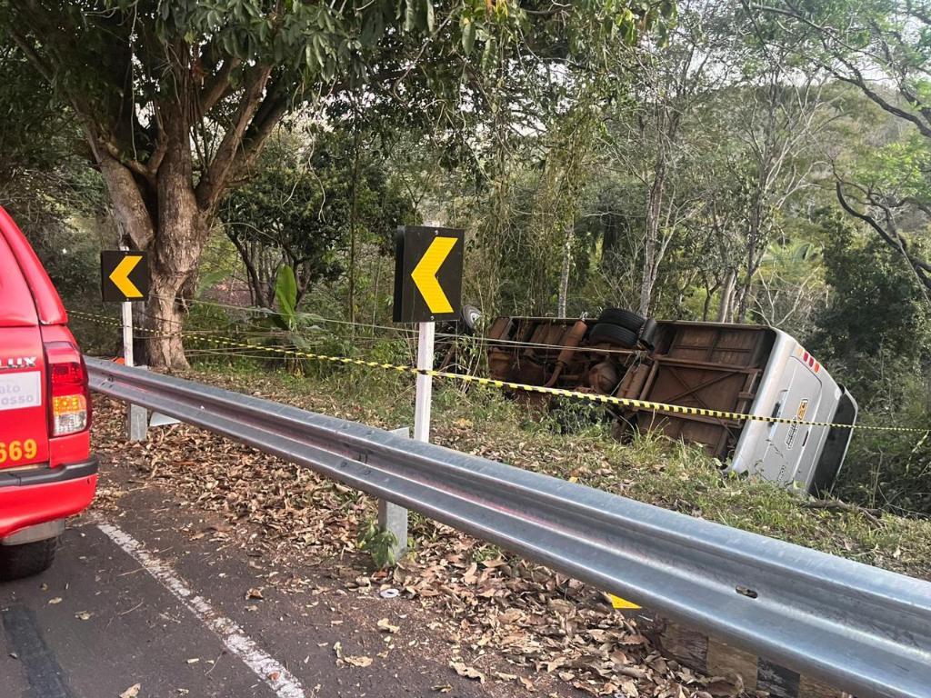 Acidente com micro-ônibus de Sapezal mobiliza helicópteros e mais de 20 viaturas na Serra de São Vicente
