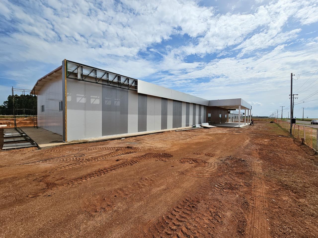 Obra da faculdade em Sapezal atinge R$ 16 milhões, mas licitação é revogada e construção continua parada