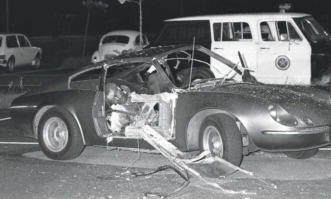 No dia 30 de abril de 1981 uma bomba explodiu dentro de um carro no estacionamento do Riocentro Foto: O Globo / Arquivo