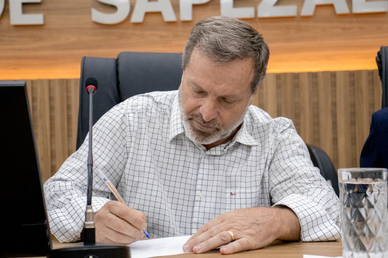 Câmara de Sapezal convoca ex-prefeito Valcir Casagrande para julgamento das contas de 2024