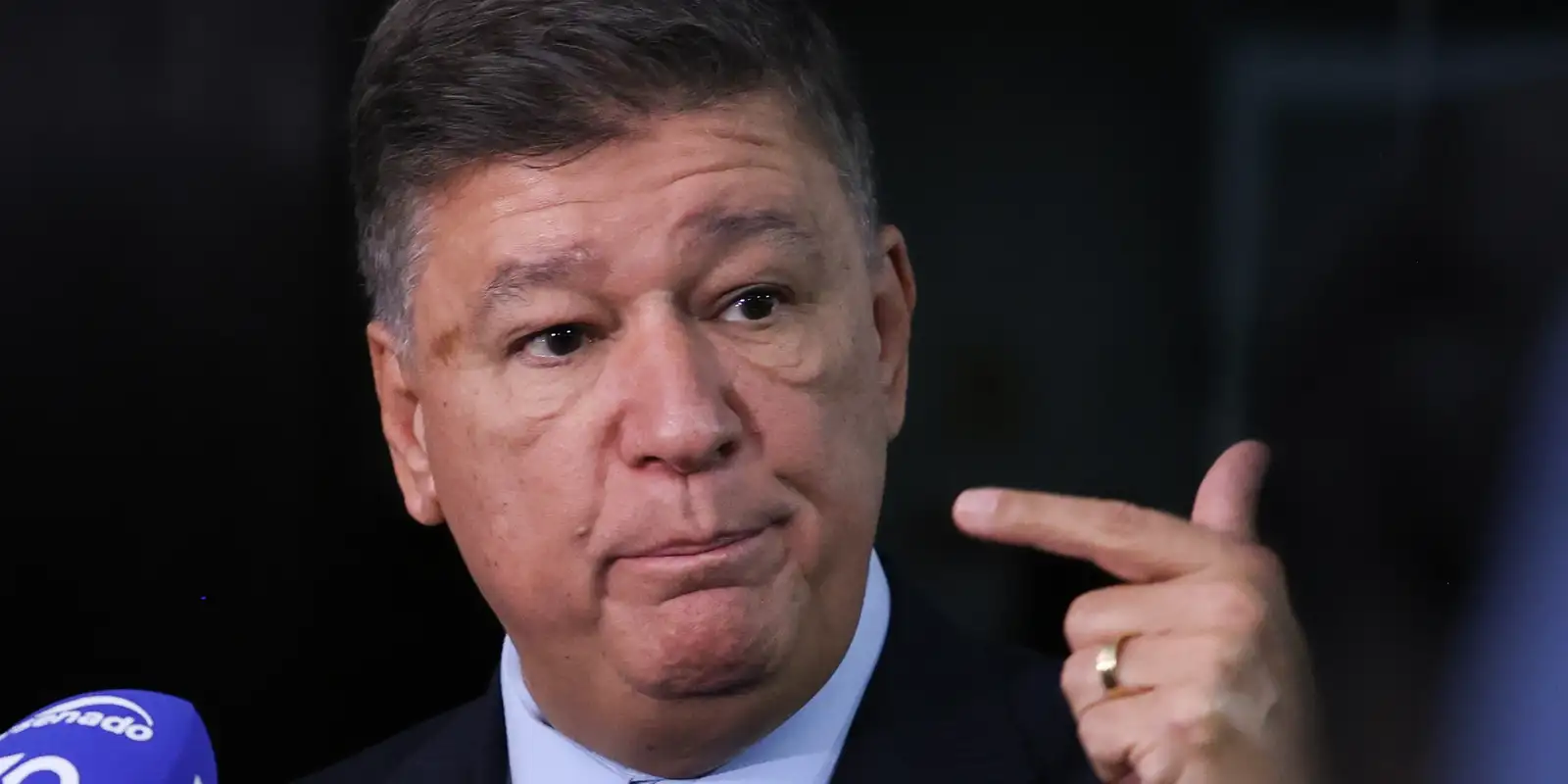 Dino estabelece prazo para senador justificar repasse de emendas à Lagoinha