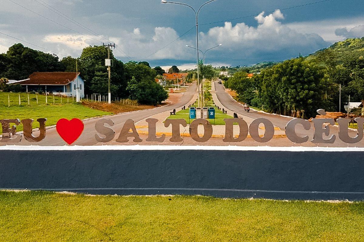 Cidade de MT com pouco mais de 3,6 mil moradores vira alvo após pregão para comprar caminhonete milionária