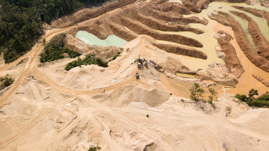 Empresário é alvo de operação por suspeita de fornecer combustível a garimpo ilegal em MT