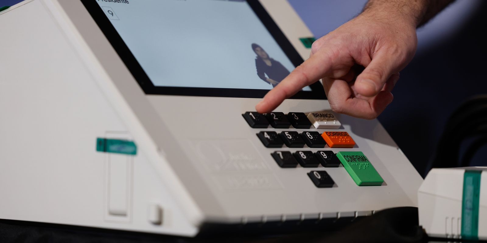 Como a assinatura digital garante a segurança dos sistemas eleitorais