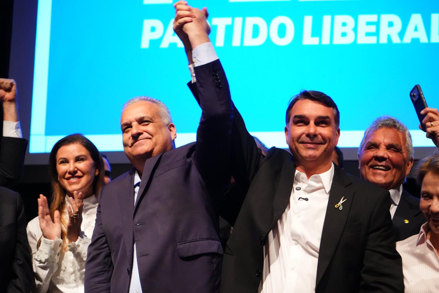Flávio Bolsonaro anuncia Alfredo Gaspar como candidato a vice-presidente