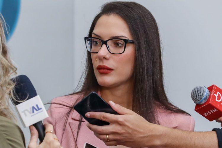 Janaina Riva confirma aliança com Wellington e participação de Michelle e Flávio Bolsonaro na campanha