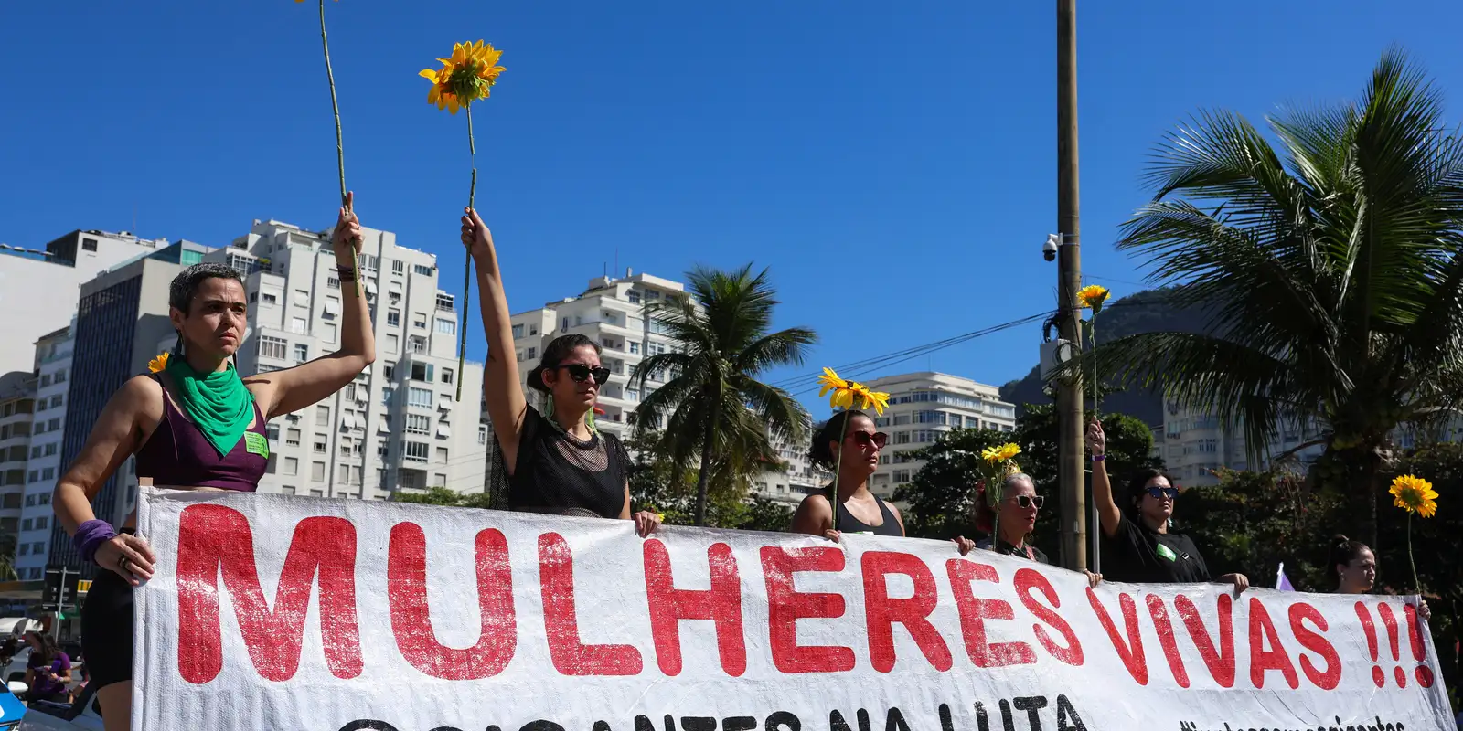 Manifestantes vão às ruas para pressionar votação do PL da Misoginia