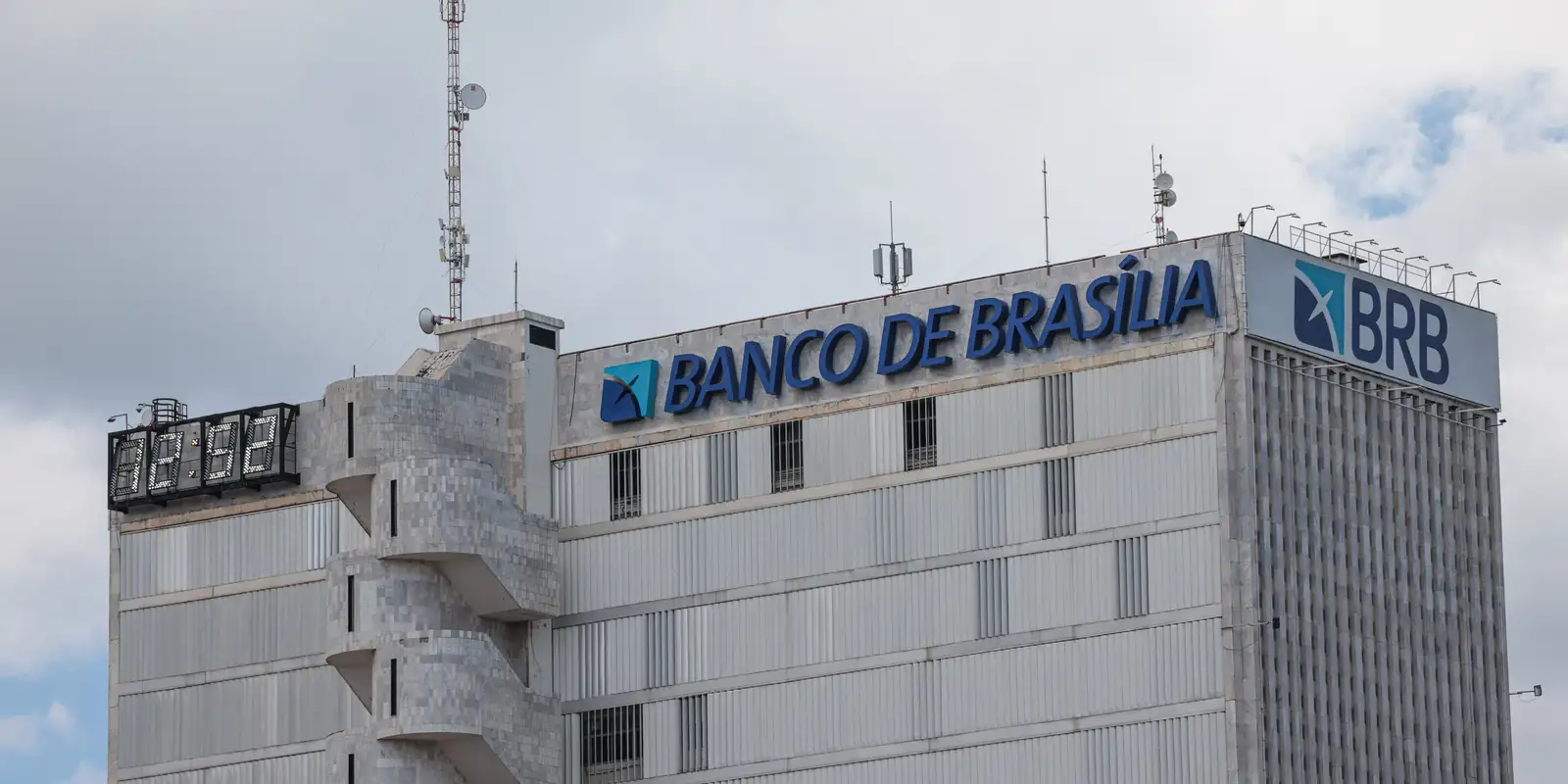 Caso Master motiva o TCDF a bloquear até R$ 2,7 bilhões de ex-dirigentes do BRB