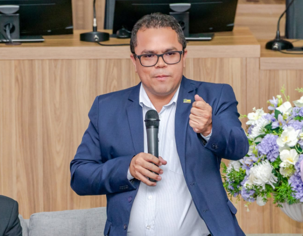 Presidente da Câmara cobra cumprimento de lei sobre profissionais da educação infantil em Sapezal
