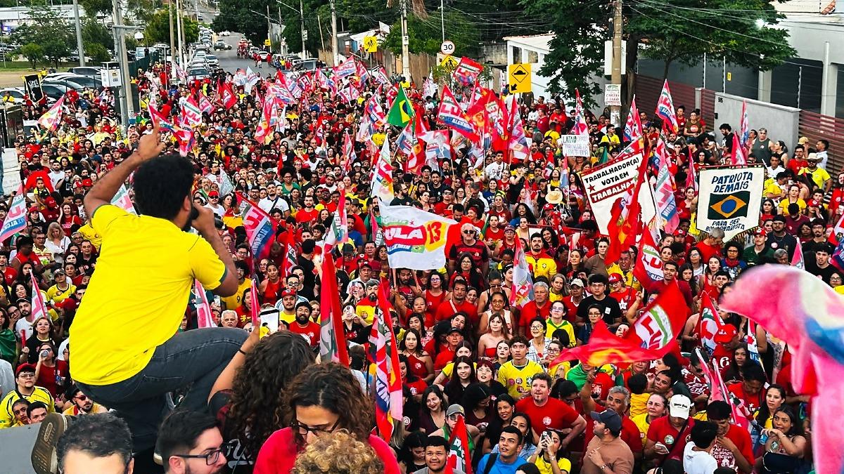 Apoiadores de Lula realizam ato em Cuiabá e apostam em virada no segundo turno