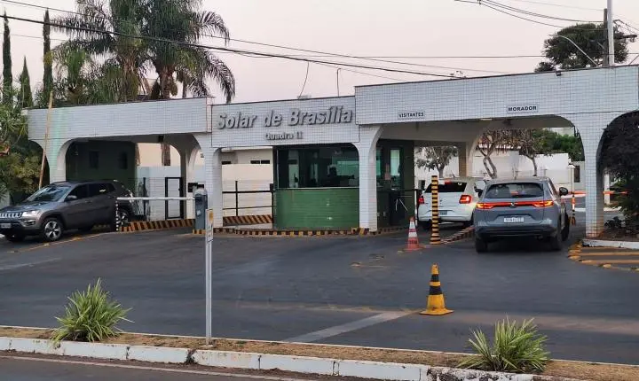 Defesa de Bolsonaro solicita permissão para receber Milei em prisão domiciliar