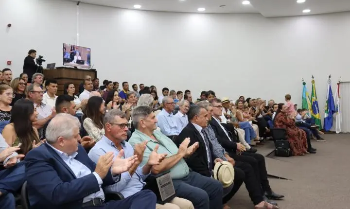 Câmara de Sapezal realiza sessão solene para homenagear personalidades que contribuíram com o município