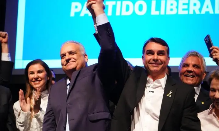 Flávio Bolsonaro anuncia Alfredo Gaspar como candidato a vice-presidente