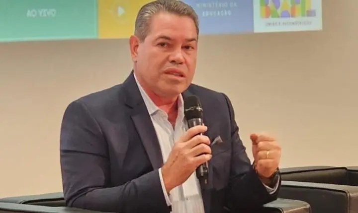 Justiça afasta Silvio Fidélis por 90 dias em ação sobre transporte escolar de Várzea Grande