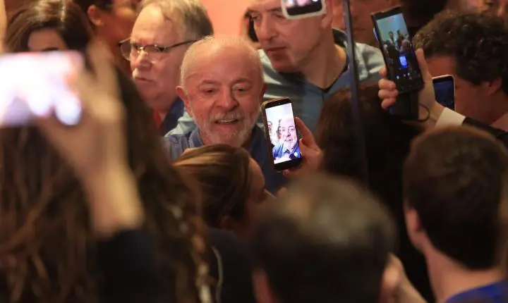Lula defende regras para plataformas digitais após vencer disputa presidencial