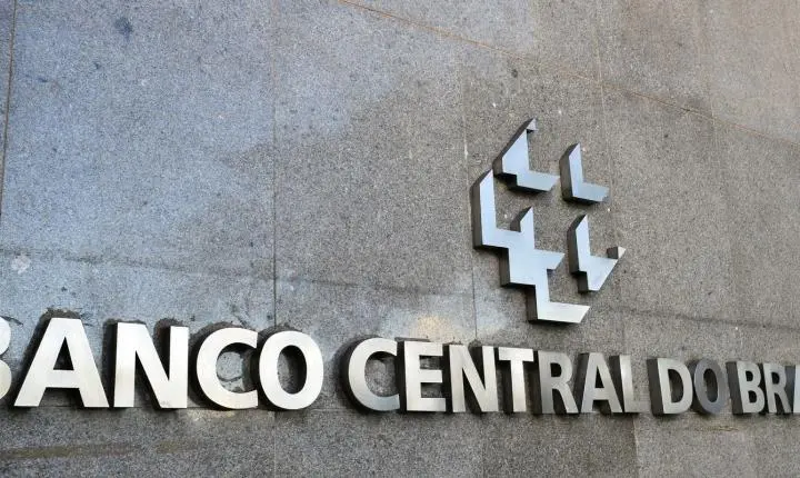 Mercado financeiro eleva projeção da Selic para 13,75% ao ano