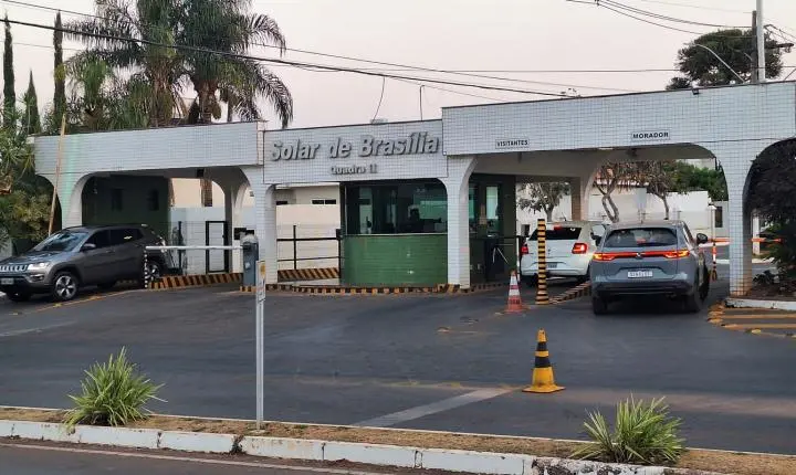 Moraes suspende visitas a Bolsonaro em prisão domiciliar